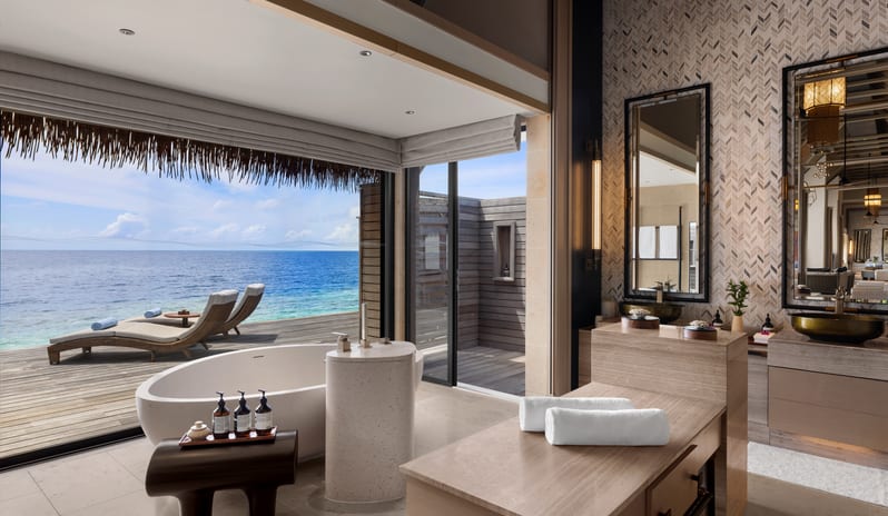 2. King Overwater Villa_Bathroom